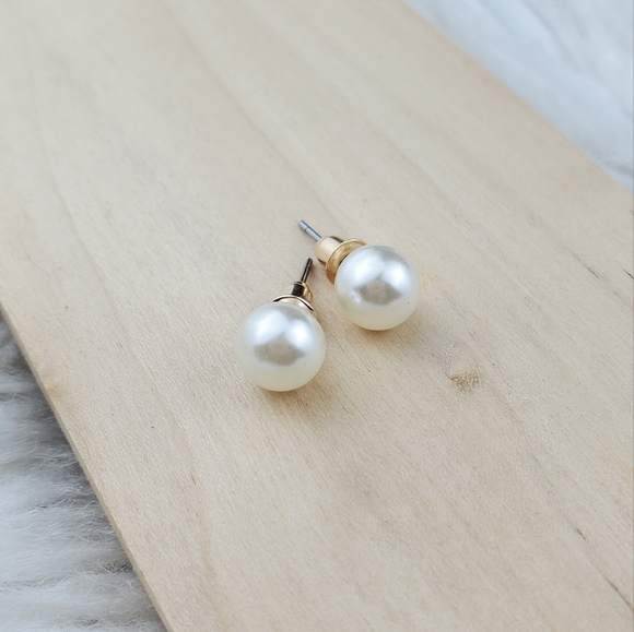 💫 5/$25 Stunning Pearl Earrings 💫 - Picture 3 of 4